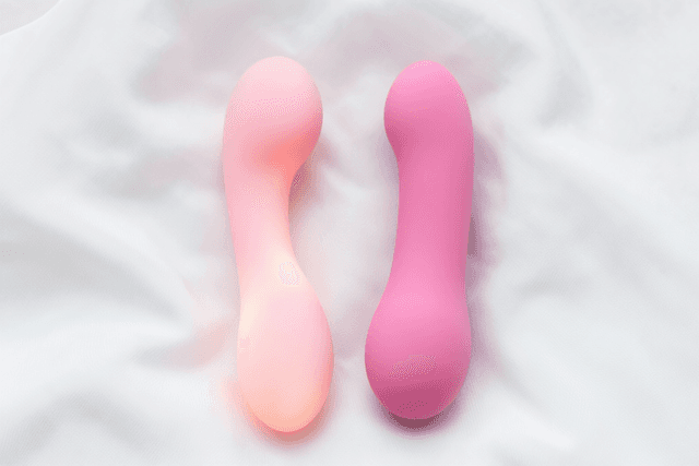 電動バイブ vs 手動ディルド——刺激・コスパ・使いやすさ・パートナープレイ適性を徹底比較